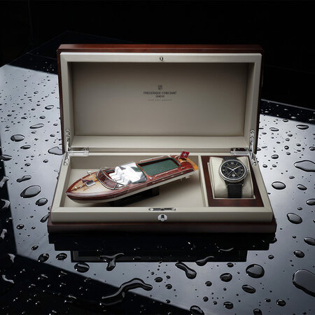 Frederique Constant FREDERIQUE CONSTANT Classics Runabout GMT Automatic 42mm FC-350RN5B6