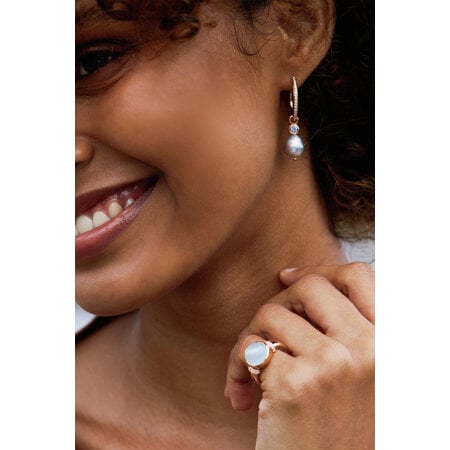 Bron BRON Creoolaanhanger Confetti 18k Roségoud met Saffier en Akoya parel 8OR4887CSAKB9