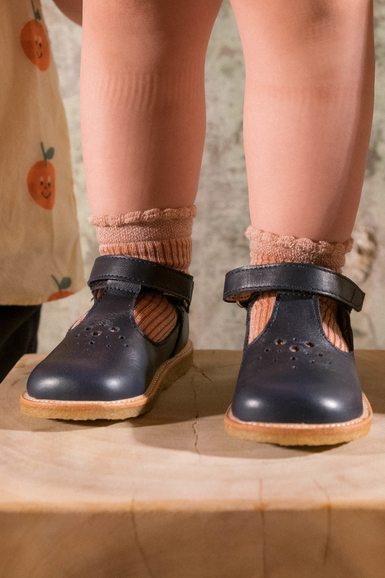 blauwe schoen met velcro en perforaties op de top - Jackie Kid