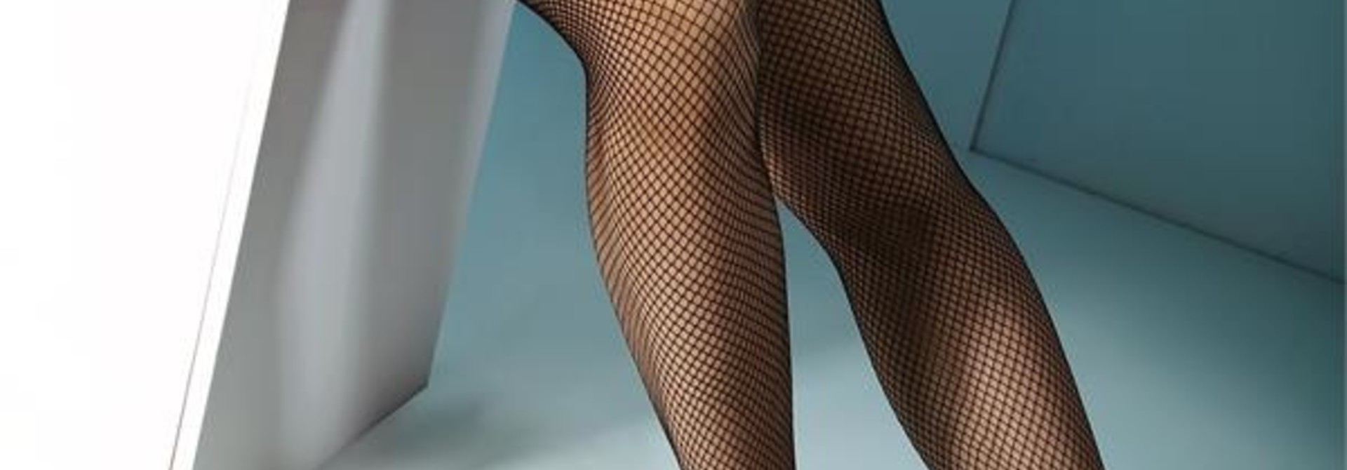 Zwarte fishnet kousen blauw met goud