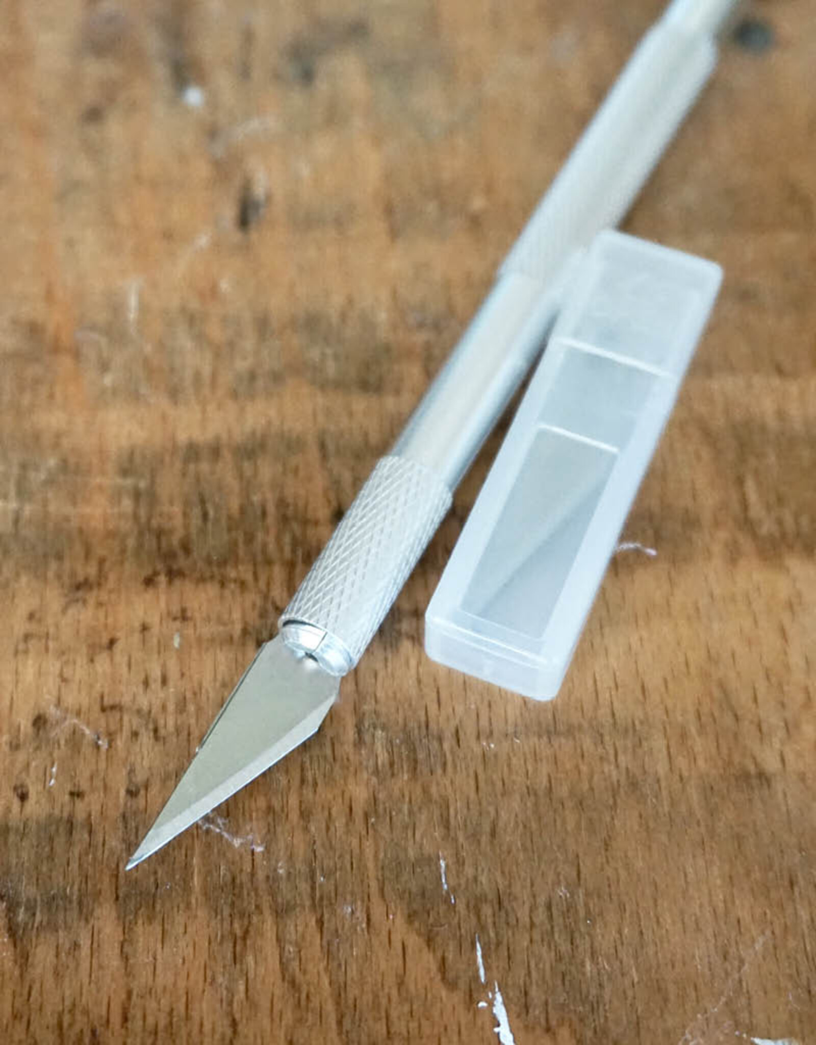 Cutting Knife/Scalpel with 6 blades