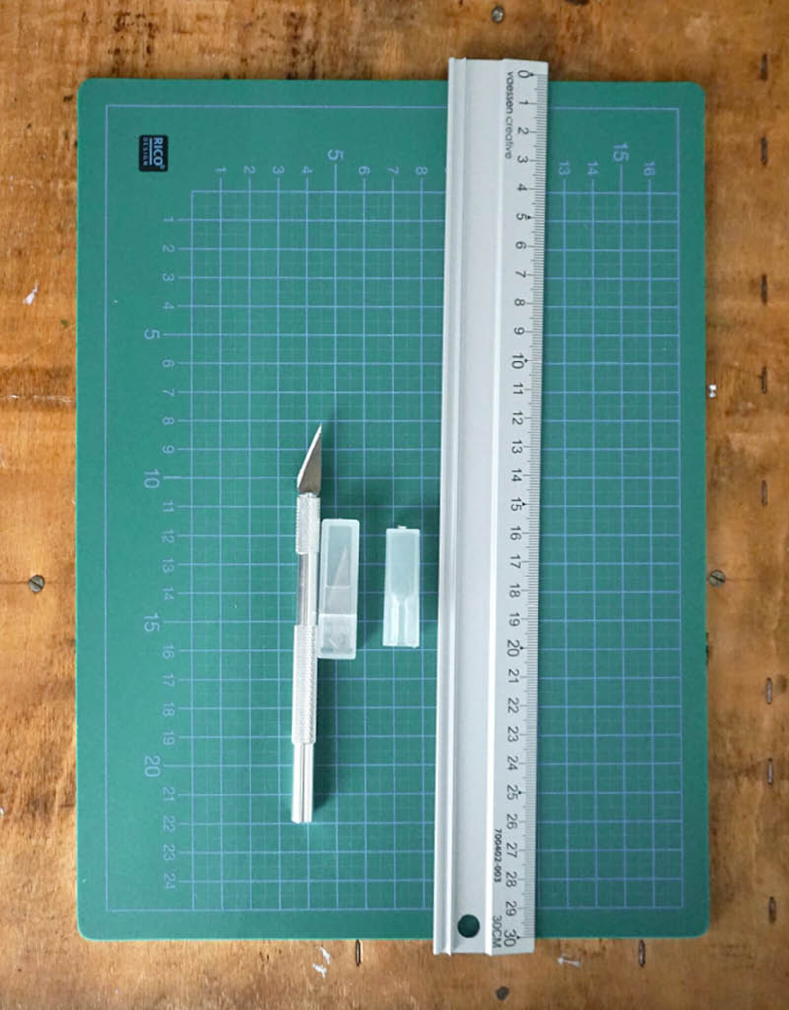 Schneide-Set mit Schneidemesser, Lineal und Schneidematte