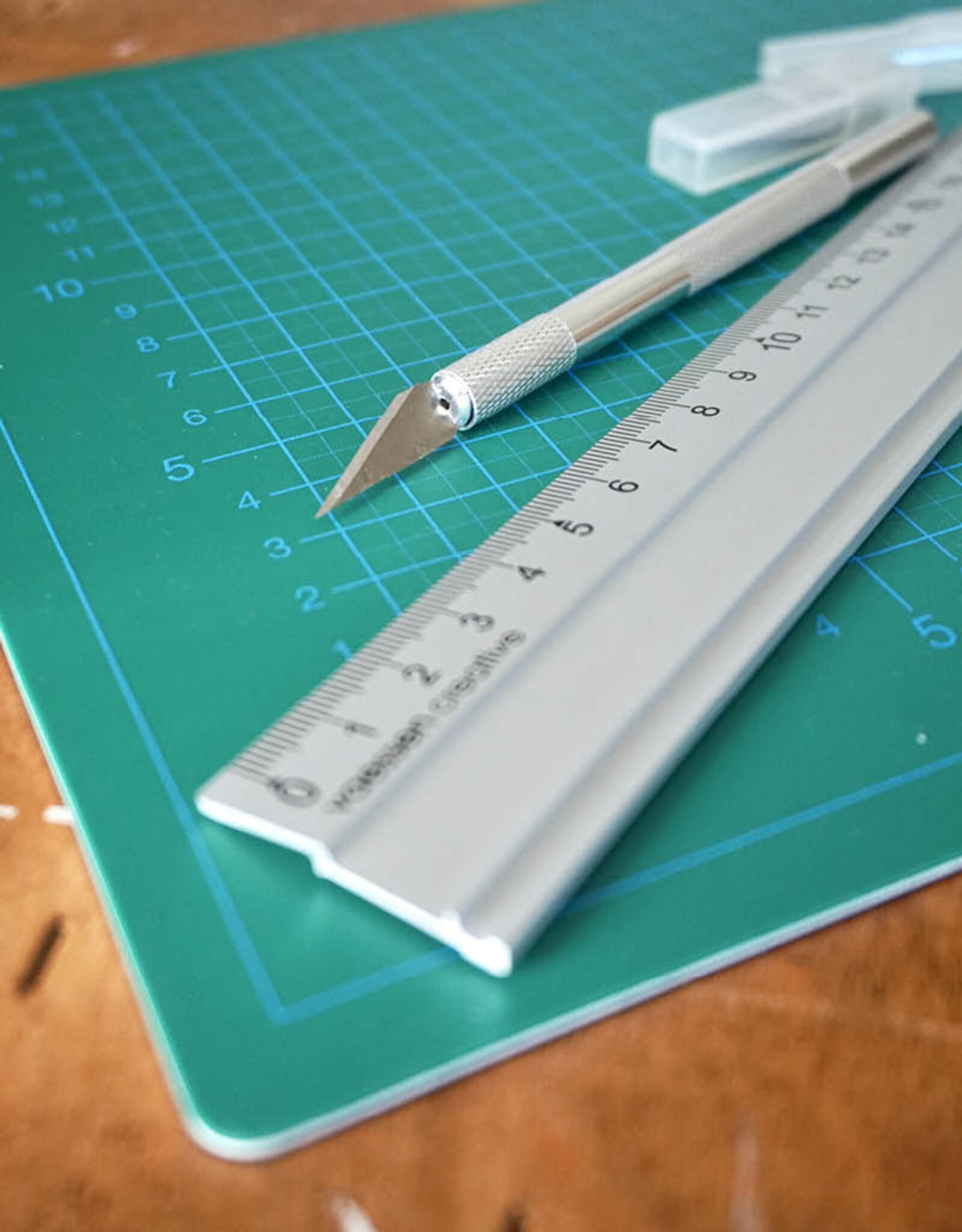 Schneide-Set mit Schneidemesser, Lineal und Schneidematte