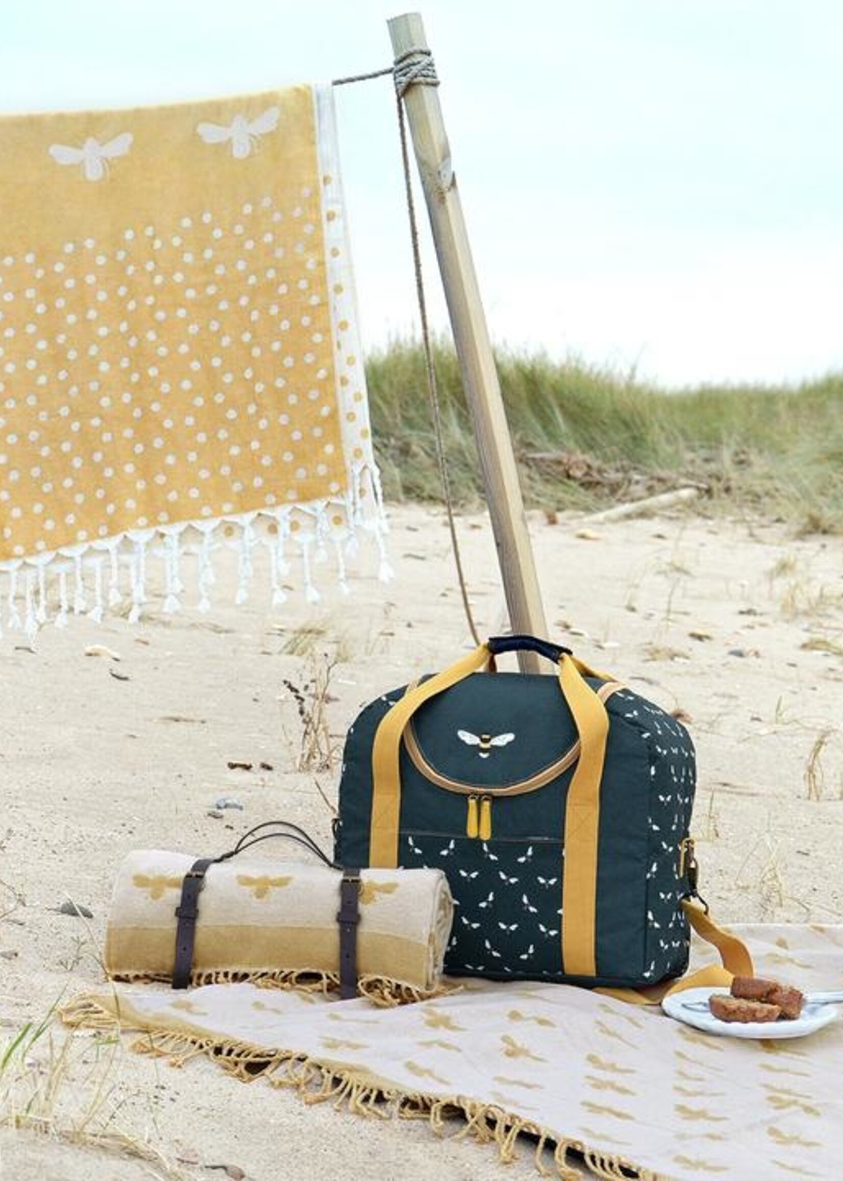 Sophie Allport citroengeel picknickkleed met bijen patroon