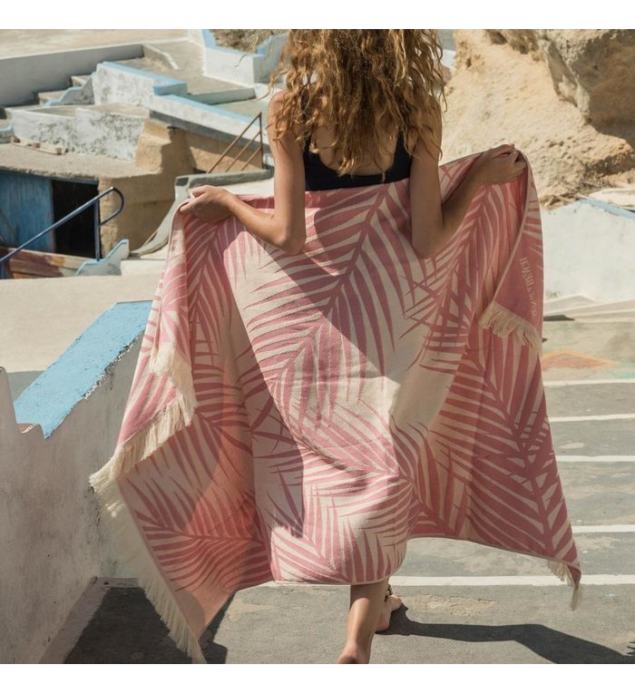 Sun of a Beach  vederlichte roze strandhanddoek - hamamdoek met bladeren van palmbomen