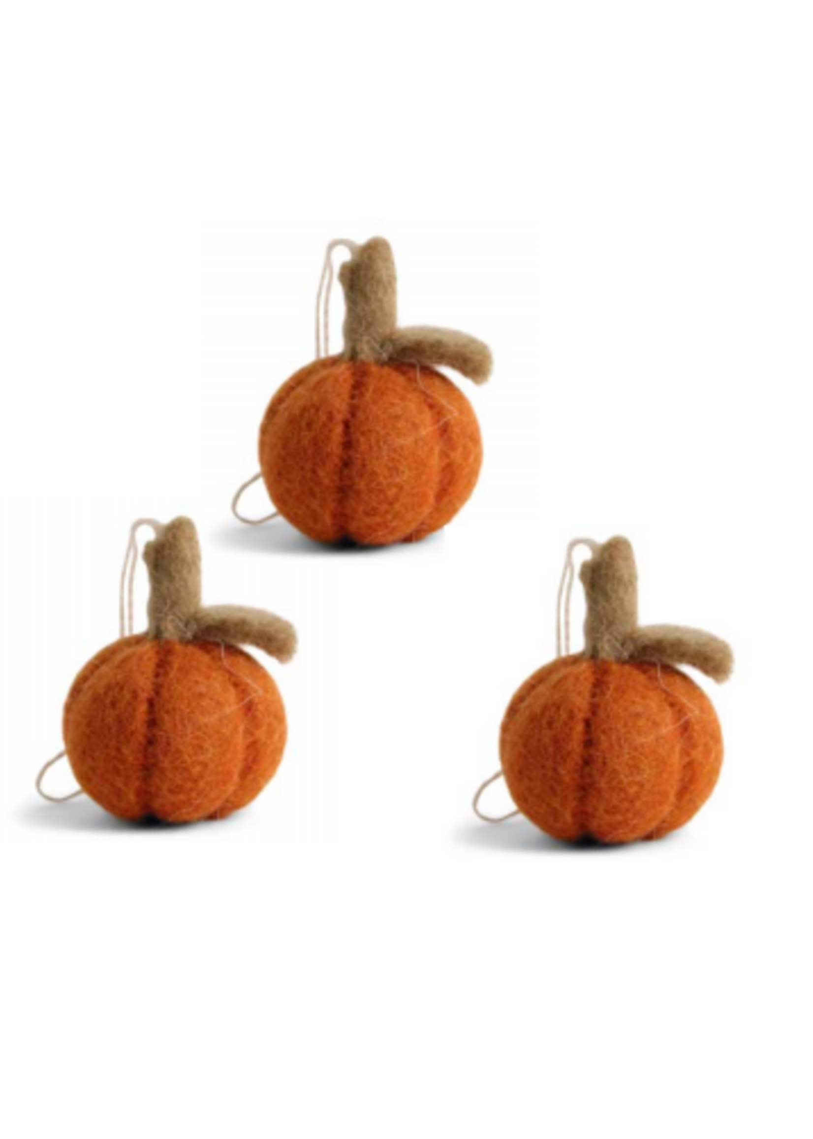 Én Gry & Sif drie handgemaakte vilten oranje Halloween Pompoenen - decoratie hangertjes