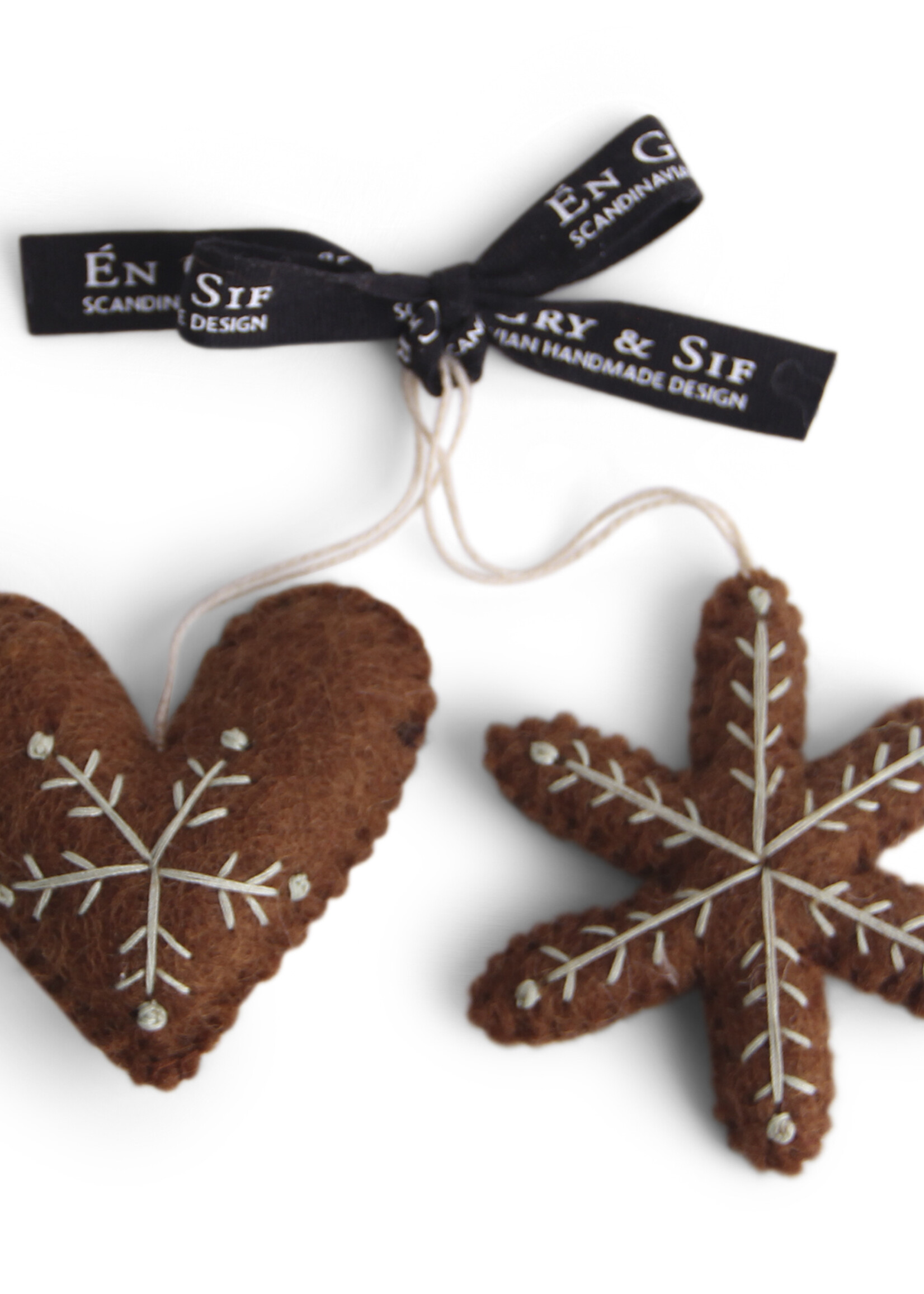 Én Gry & Sif handgemaakte vilten gingerbread ster & hartje - kerstboom decoratie hangertjes