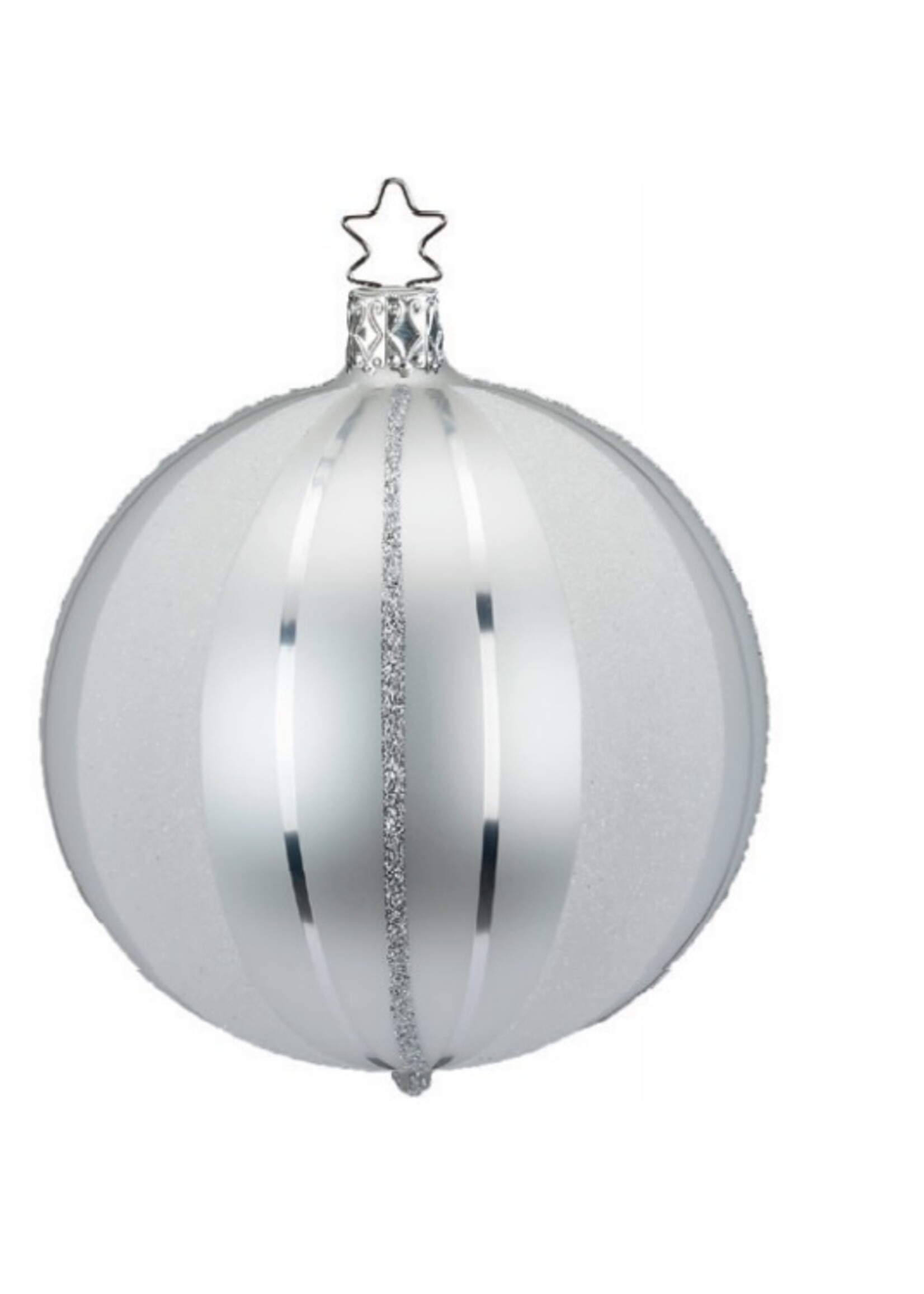 Inge Glas Manufaktur Handgemaakte zilveren kerstbal met zilveren glitter strepen 8 cm