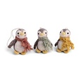 Én Gry & Sif drie handgemaakte vilten mini pinguïns met sjaal -  pastelkleuren - kerstboom decoratie hangertjes