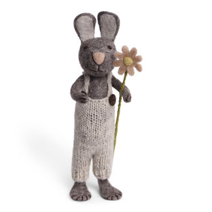 Grijze Paashaas met beige broek en roze bloem - 27 cm