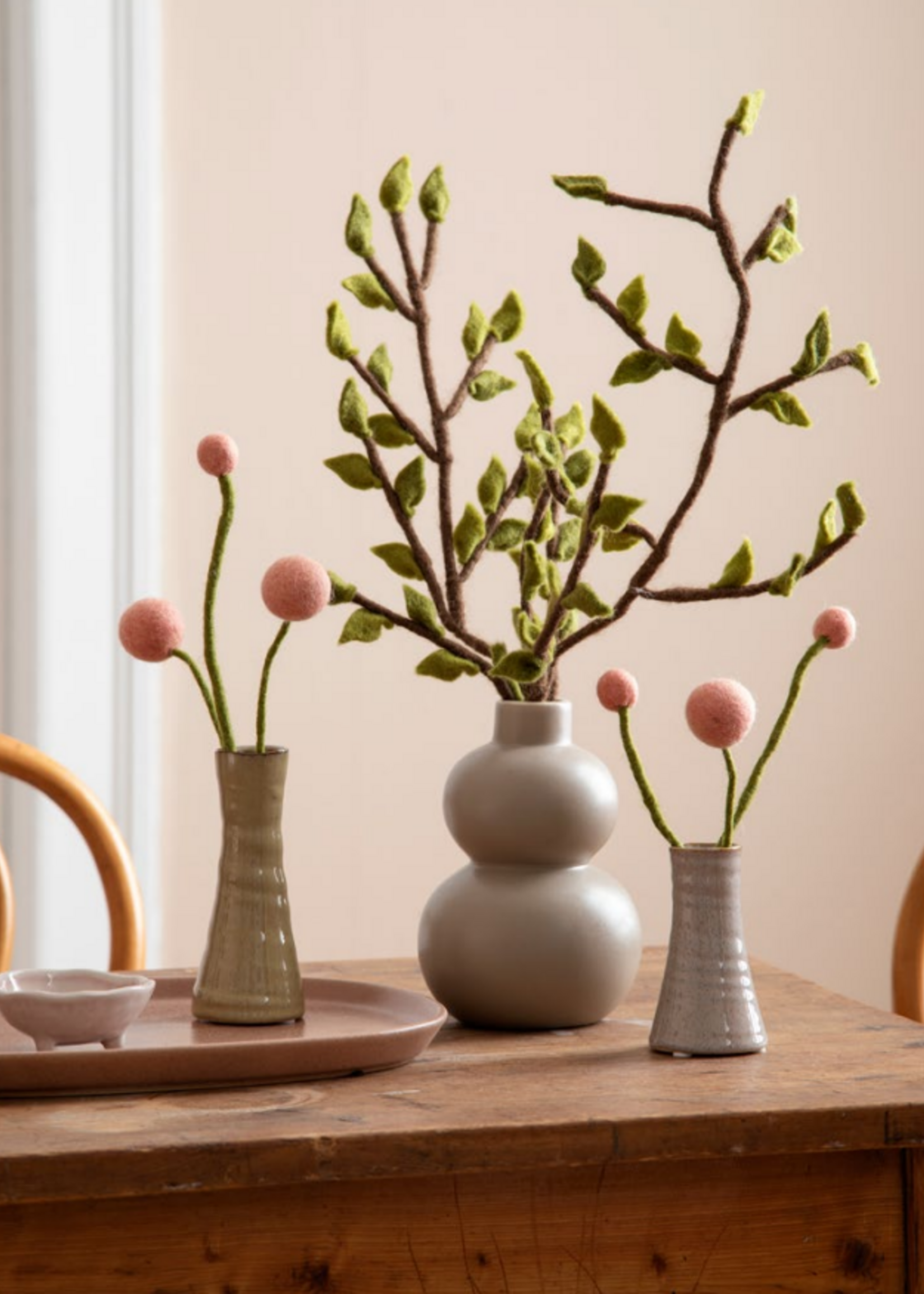 Én Gry & Sif vilten bloem licht rood 2 cm doorsnede - 30 cm lengte