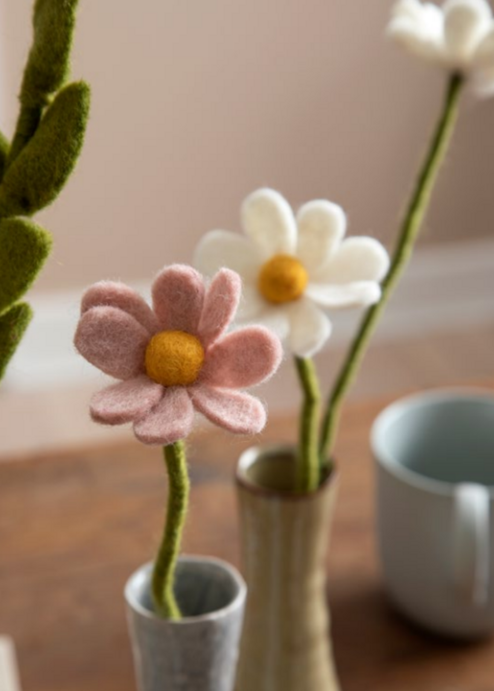 Én Gry & Sif vilten bloem witte anemoon - 30 cm lengte