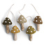 Én Gry & Sif handgemaakte Herfst / Kerst paddenstoelen in vijf verschillende kleuren groen - vilten decoratie hangertjes