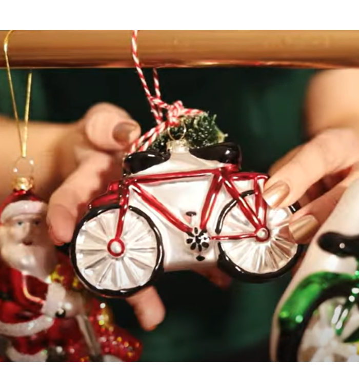 Sass & Belle fiets kerstbal met kerstboom - rode fiets kerstboomdecoratie 11,5 cm