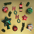 Set van 3 - Glazen kerstballen in verschillende groene kleuren gedecoreerd met een ribbeltje en gouden glitters 8 cm