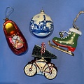 Sass & Belle fiets kerstbal met kerstboom - rode fiets kerstboomdecoratie 11,5 cm