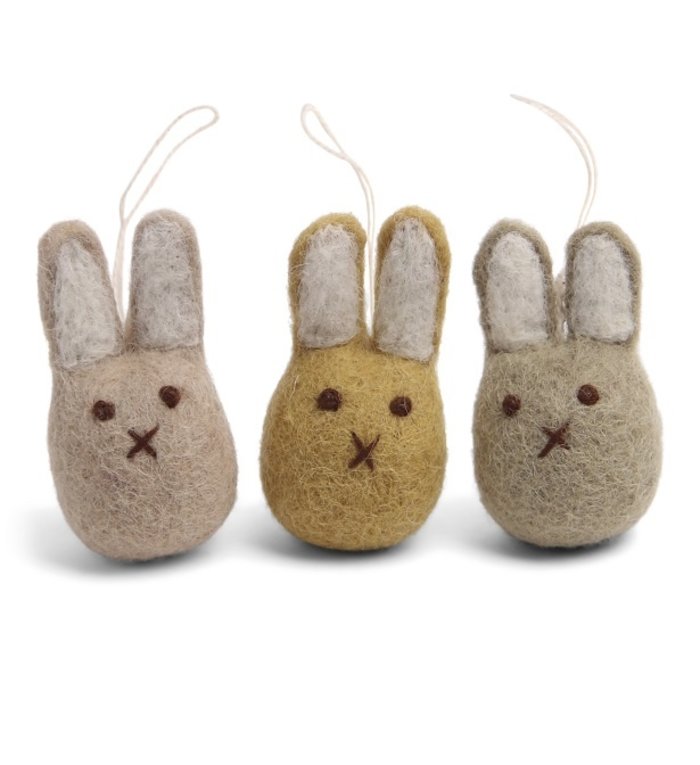 Én Gry & Sif mini haasjes in klei kleuren - set van drie paashangertjes