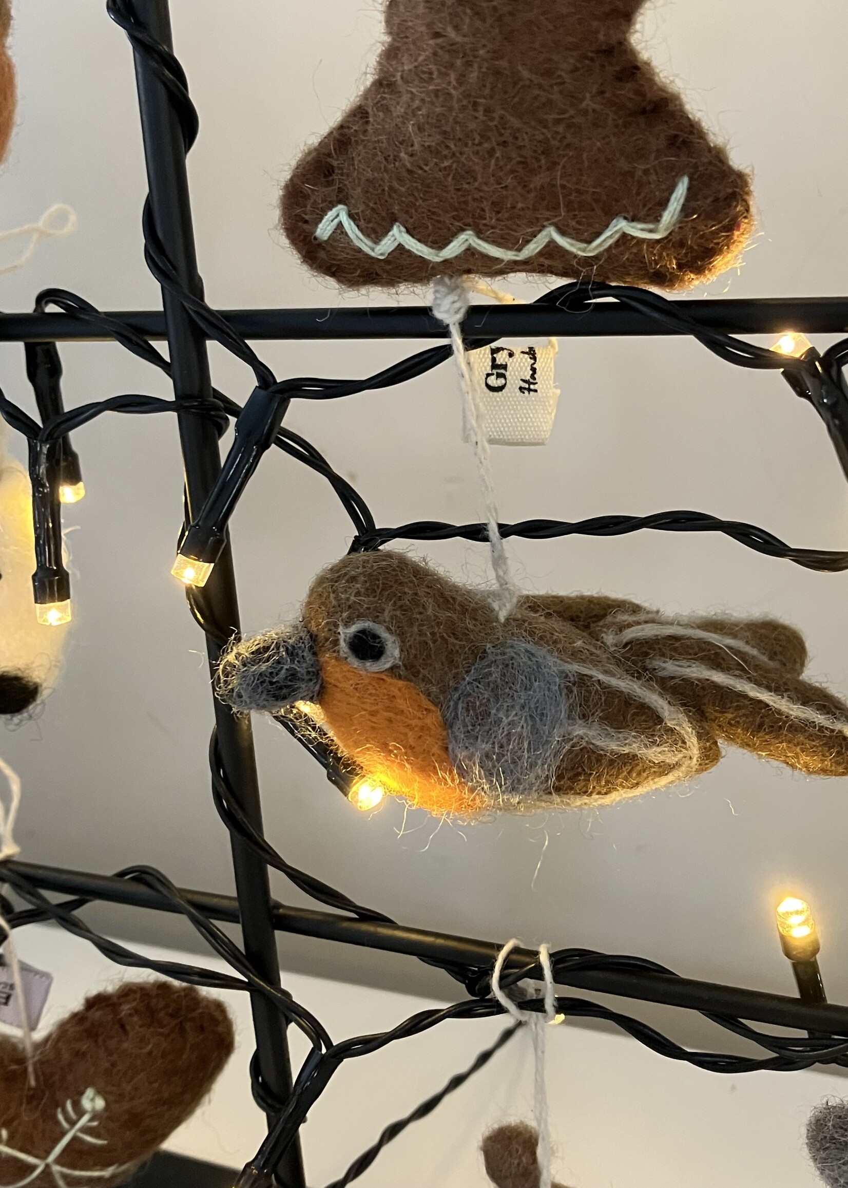 Én Gry & Sif drie handgemaakte vilten rendier gezichten - bruin en grijs - kerstboom decoratie hangertjes