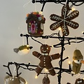 Én Gry & Sif handgemaakte vilten gingerbread boy & girl - kerstboom decoratie hangertjes