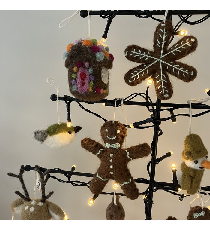 Én Gry & Sif handgemaakte vilten gingerbread ster & hartje - kerstboom decoratie hangertjes