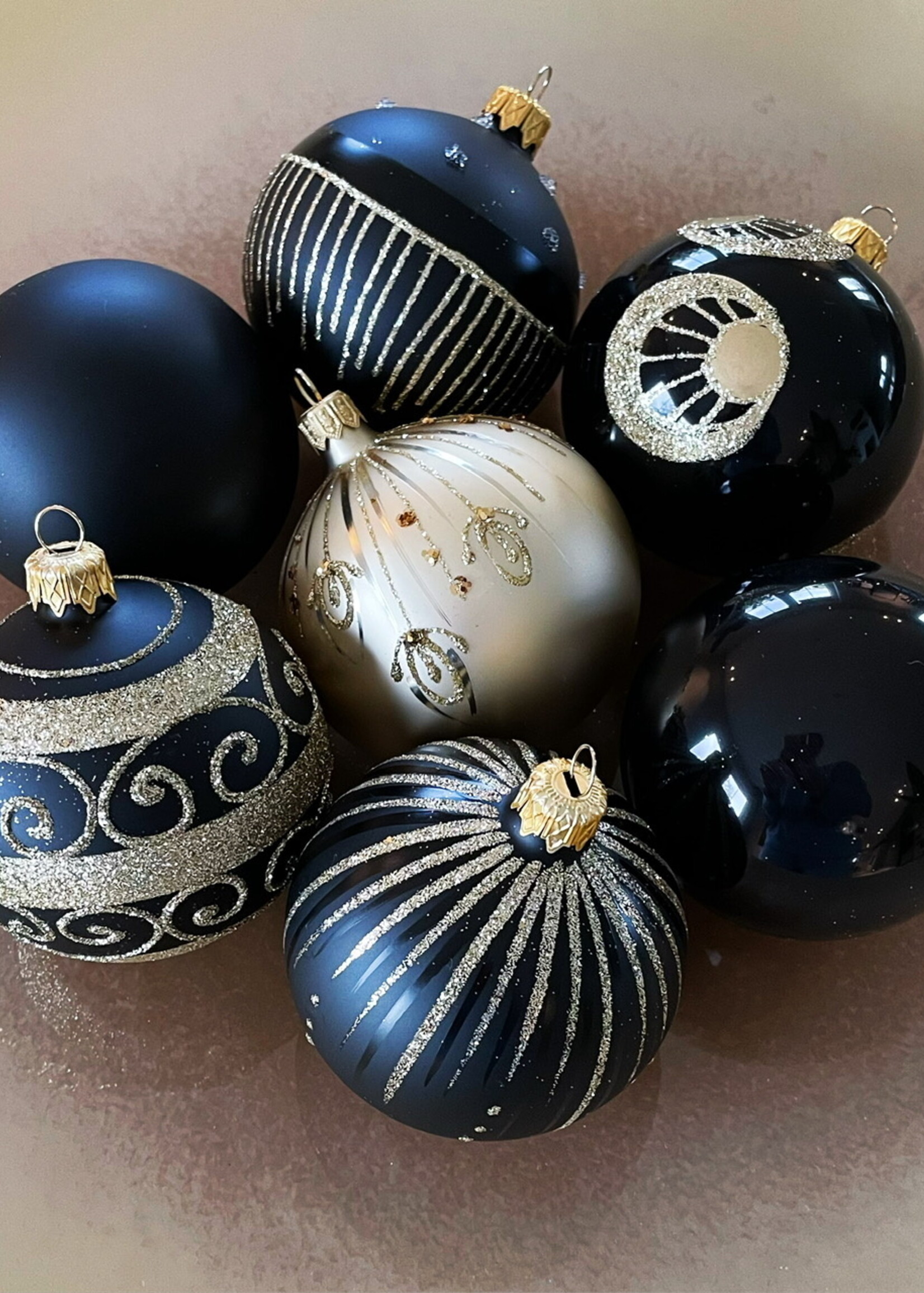 Kerstbal zwart mat met gouden glitter streepjes decoratie 8 cm - set van 3