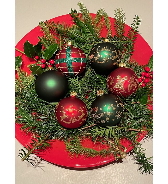 Set van 3 kerstballen mat rood met groene en gouden glitter ruit 8 cm