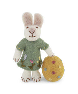 Paashaasje met Groene Jurk en Paasei