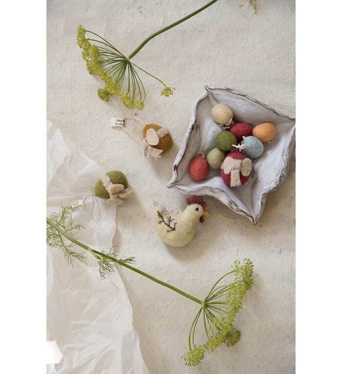Én Gry & Sif Drie vilten paaseitjes met strikje