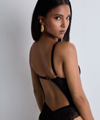 The Night Before -  Body met jarretel