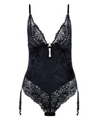 The Night Before -  Body met jarretel