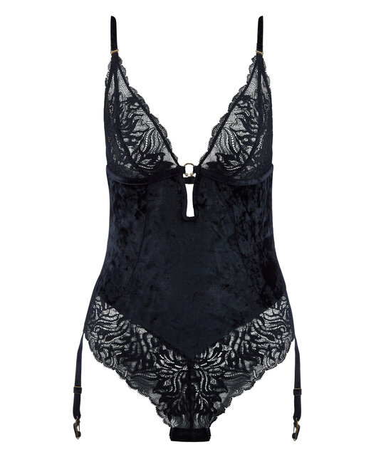 The Night Before -  Body met jarretel