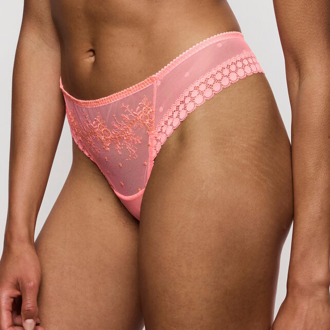 Annaelle - String