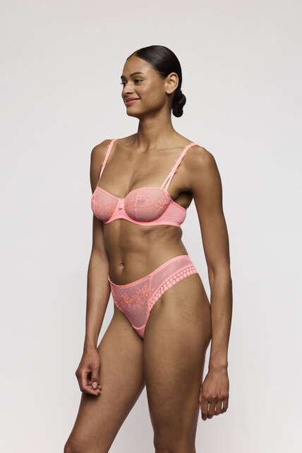 Annaelle - String