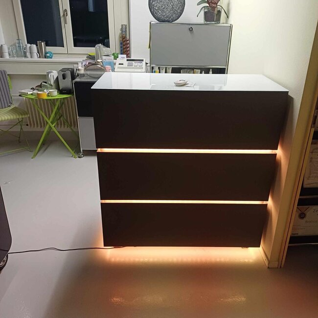 Stehtresen auf Rollen