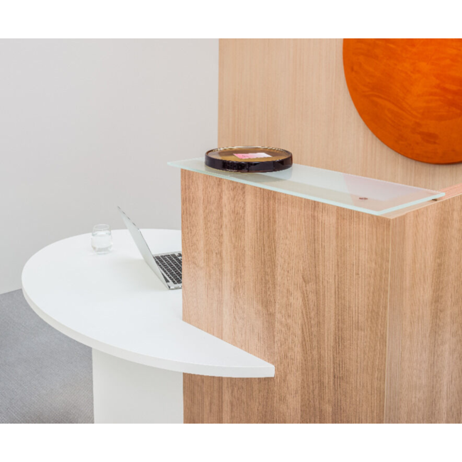 Kleine Empfangstheke OVOL, 155 cm breit mit Beraterplatz rechts