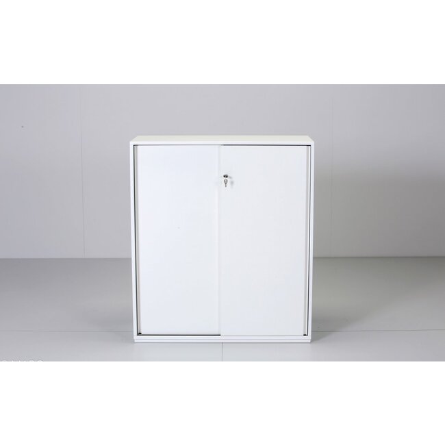 Hochwertiger Schiebetürenschrank mit 2 Ordnerhöhen, 160 cm breit