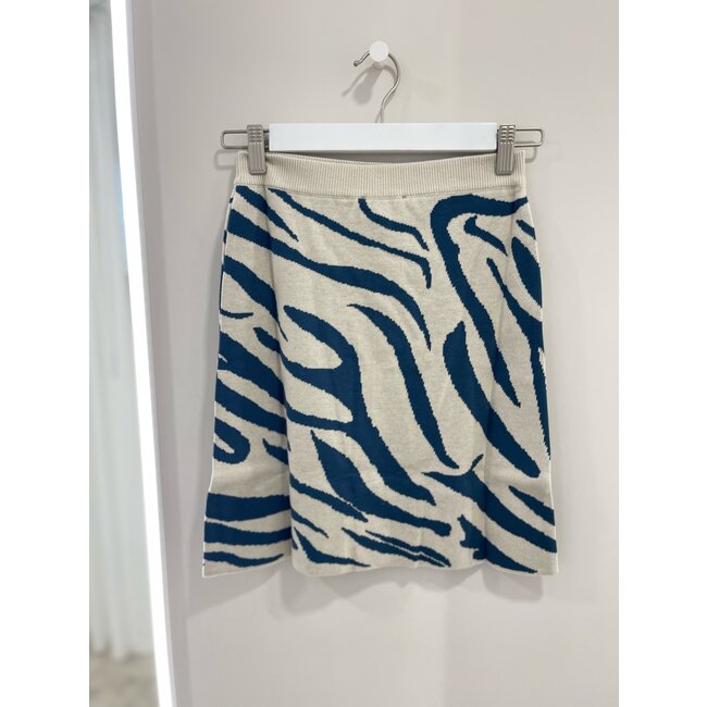 AC by Annelien Coorevits kledij cardigan -  AC zeynep rokje strepen print  blauw ⎜ WEBSHOP