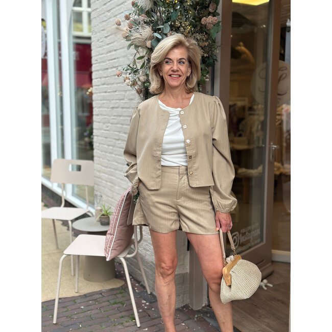 LOFTY MANNER SHORT JENNIFER SAND