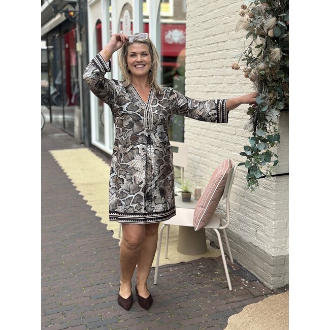 K-DESIGN JURK KORT MET SLANGPRINT D602 P176