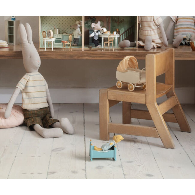 MAILEG LIT BERCEAU A BASCULE BOIS 10CM BLEU-POUR BEBE SOURIS