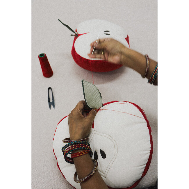 LORENA CANALS COUSSIN POMME "APPLE"