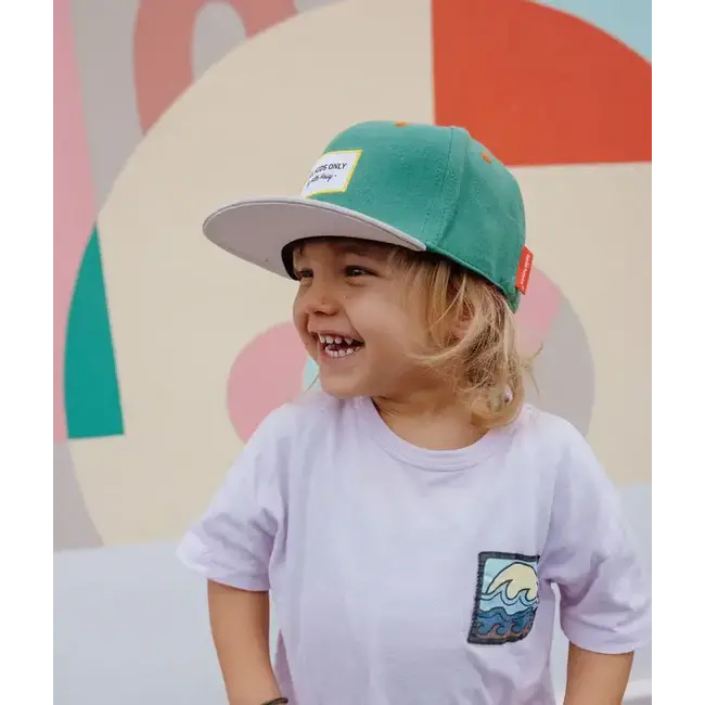 HELLO HOSSY CASQUETTE VISIÈRE PLATE - MINI CAPTAIN