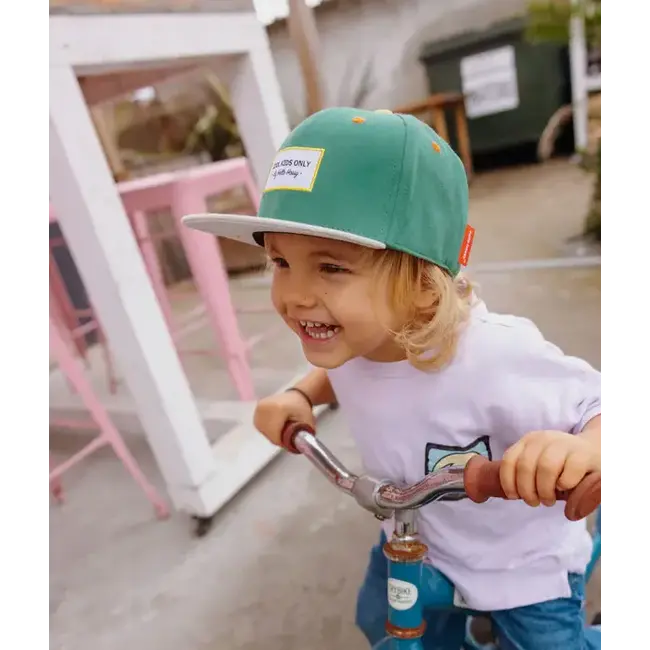 HELLO HOSSY CASQUETTE VISIÈRE PLATE - MINI CAPTAIN