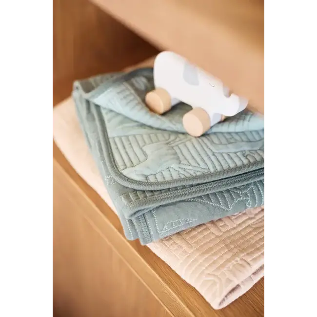 JOLLEIN COUVERTURE MATELASSÉE 75X100CM - JUNGLE JAMBO ASH GREEN / LAUREL