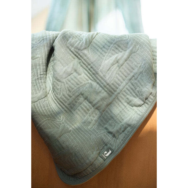 JOLLEIN COUVERTURE MATELASSÉE 75X100CM - JUNGLE JAMBO ASH GREEN / LAUREL