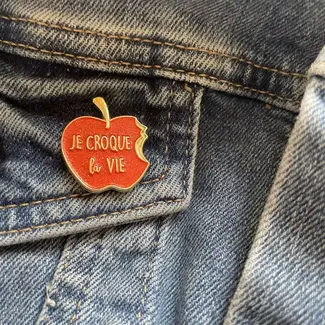 PIN'S BIJOU - POMME JE CROQUE LA VIE