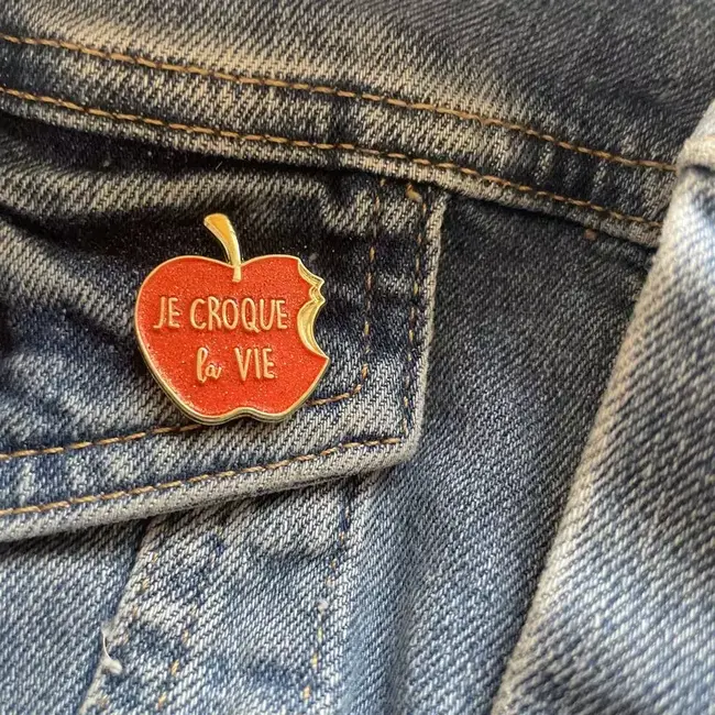 PIN'S BIJOU - POMME JE CROQUE LA VIE