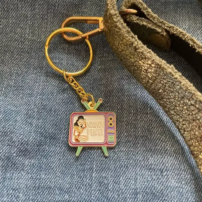 MADAME LA MOUETTE PORTE-CLEF RELIEF MÉTAL DORÉ - NOUNOU D'ENFER