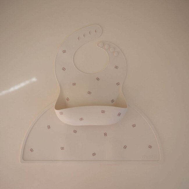 MUSHIE SET DE TABLE EN SILICONE - BRETZEL