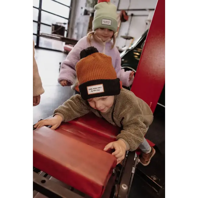 HELLO HOSSY BONNET ENFANT POMPON "BLOCK" BLACKY